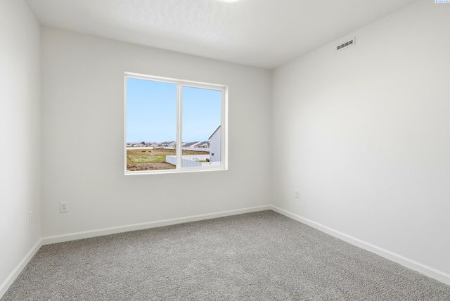 1202 Topaz Ave, Grandview, WA 98930