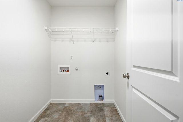 1202 Topaz Ave, Grandview, WA 98930