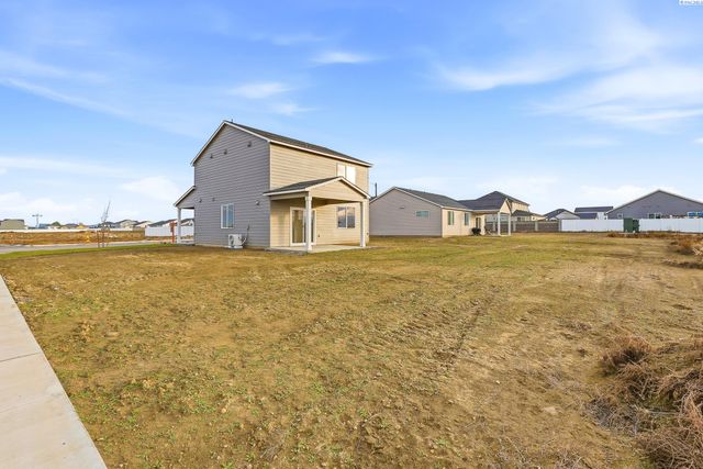 1202 Topaz Ave, Grandview, WA 98930