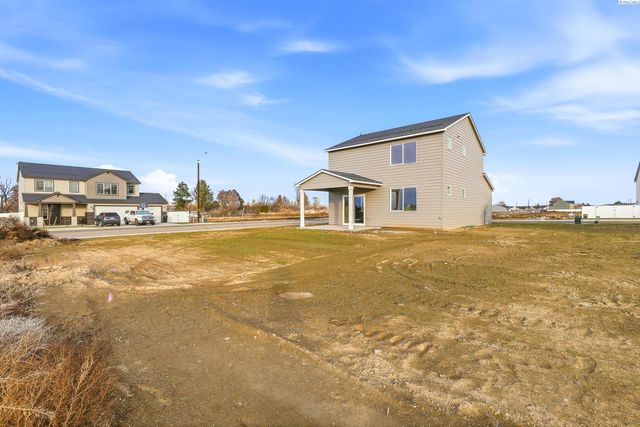 1202 Topaz Ave, Grandview, WA 98930