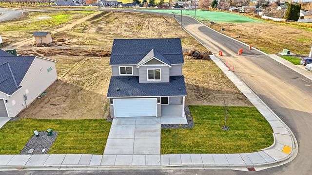 1202 Topaz Ave, Grandview, WA 98930