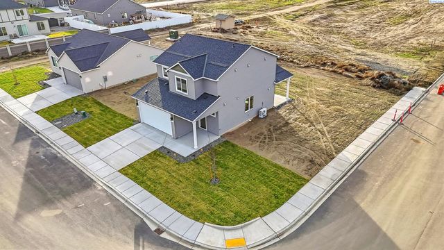 1202 Topaz Ave, Grandview, WA 98930