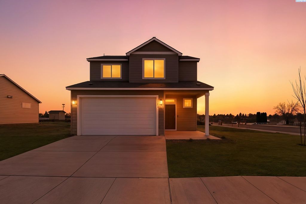 1202 Topaz Ave, Grandview, WA 98930