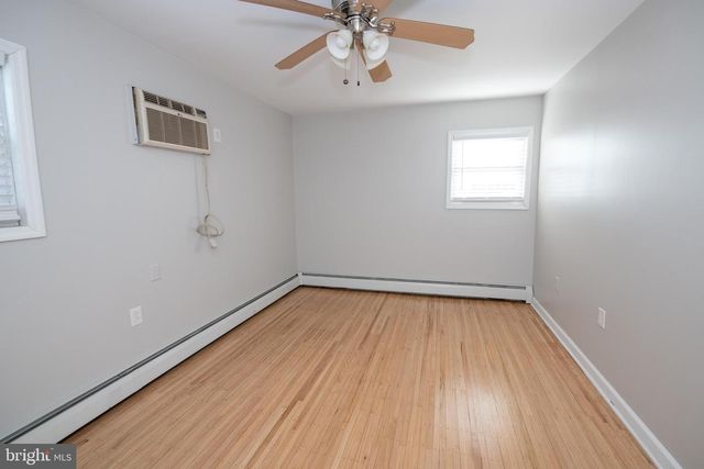 1018 HOFFNAGLE PL, Philadelphia, PA 19111