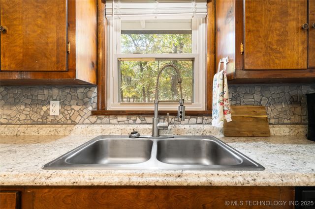 18087 W 947, Vian, OK 74962