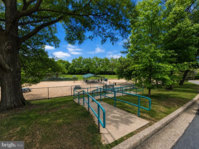 4217 32ND RD S, Arlington, VA 22206