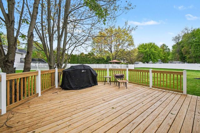 51222 Crooked Oak Drive, Granger, IN 46530