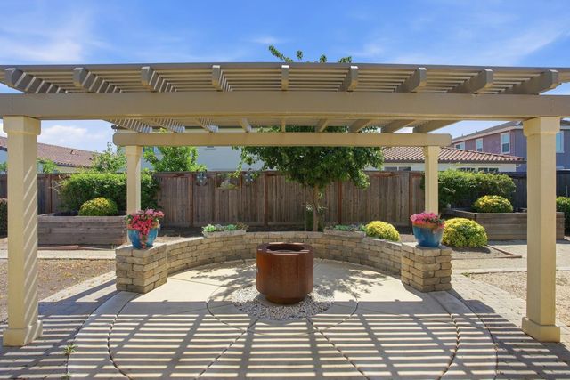 2064 Earhart Way, Plumas Lake, CA 95961