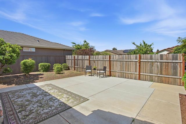2064 Earhart Way, Plumas Lake, CA 95961