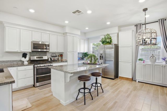 2064 Earhart Way, Plumas Lake, CA 95961