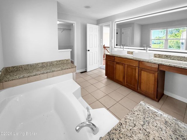 376 Gene St, Mt Washington, KY 40047