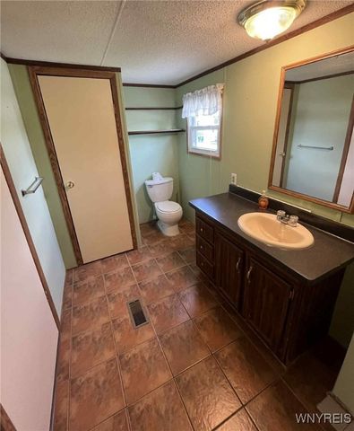 643 Birchwood Drive, Lockport Town, NY 14094