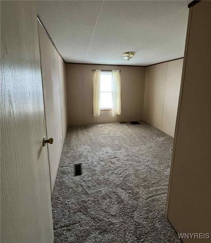 643 Birchwood Drive, Lockport Town, NY 14094