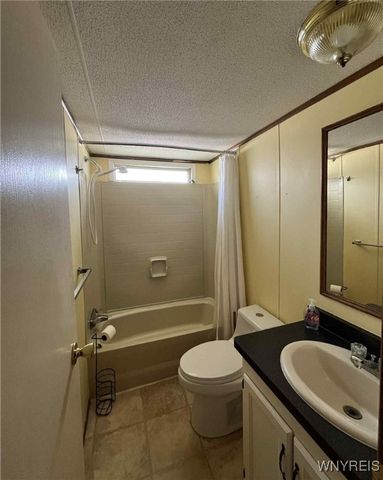 643 Birchwood Drive, Lockport Town, NY 14094