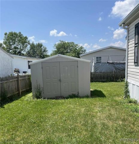 643 Birchwood Drive, Lockport Town, NY 14094