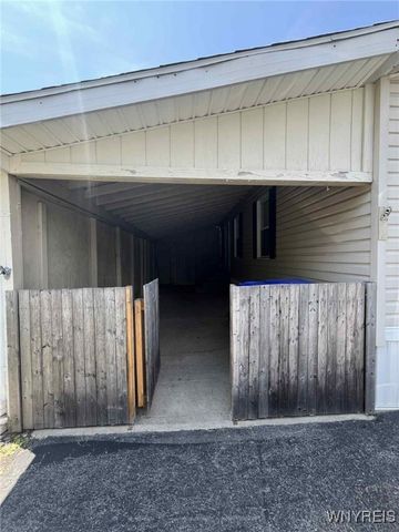 643 Birchwood Drive, Lockport Town, NY 14094