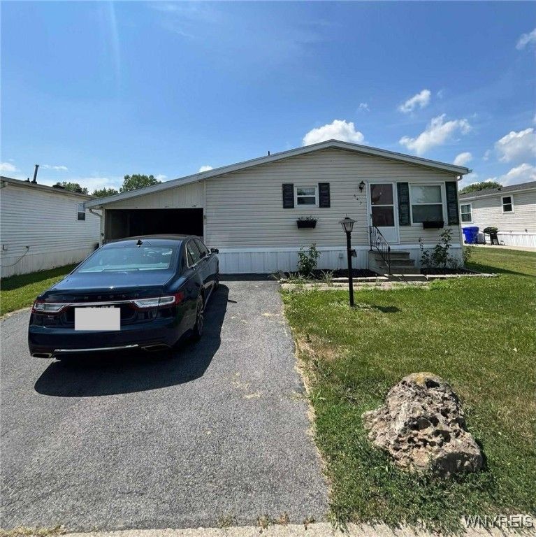 643 Birchwood Drive, Lockport Town, NY 14094