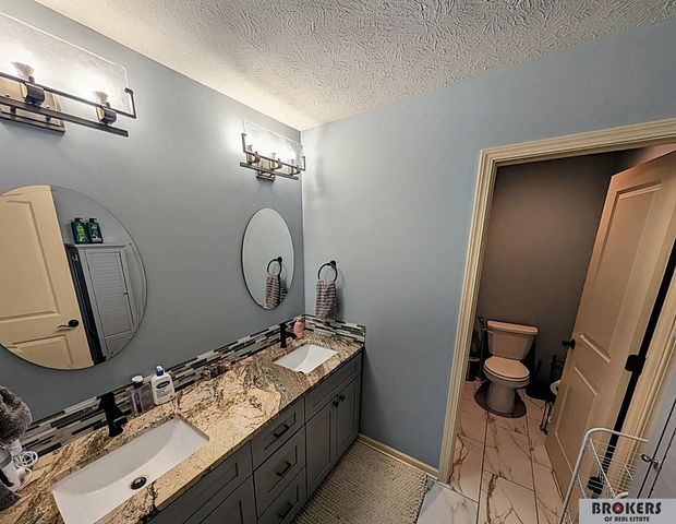 1045 N 107 Street, Lincoln, NE 68527