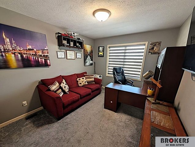 1045 N 107 Street, Lincoln, NE 68527
