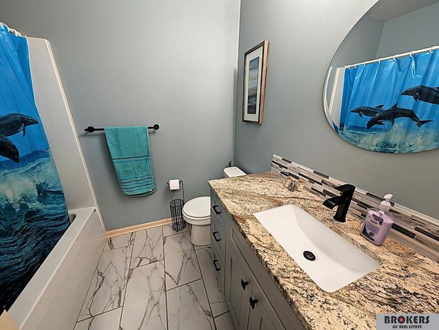 1045 N 107 Street, Lincoln, NE 68527