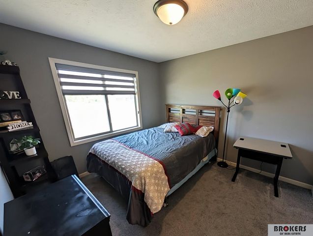 1045 N 107 Street, Lincoln, NE 68527