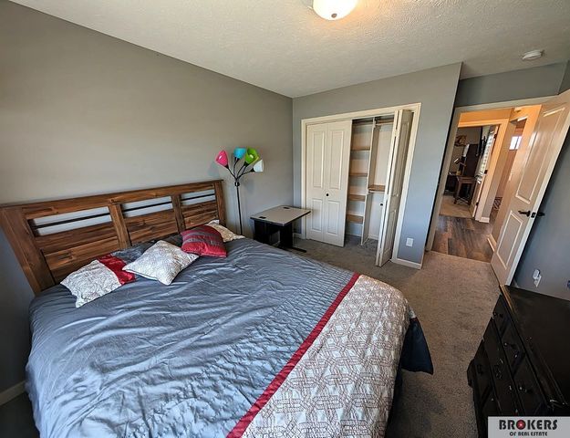 1045 N 107 Street, Lincoln, NE 68527