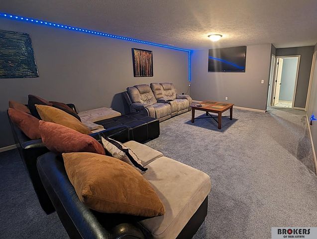 1045 N 107 Street, Lincoln, NE 68527