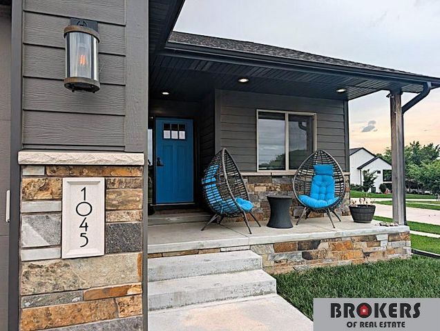 1045 N 107 Street, Lincoln, NE 68527