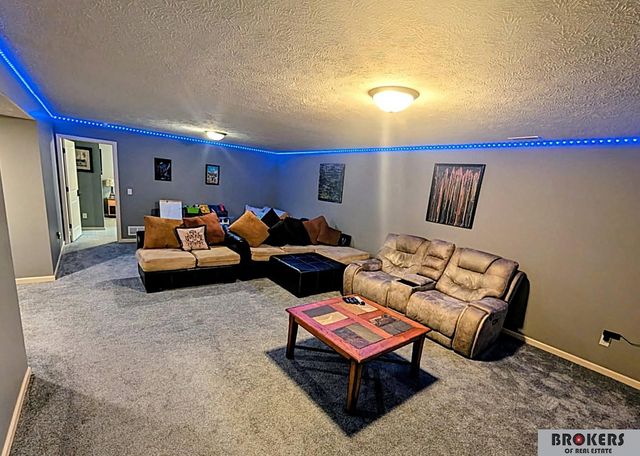 1045 N 107 Street, Lincoln, NE 68527