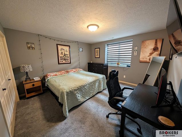1045 N 107 Street, Lincoln, NE 68527