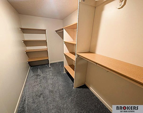 1045 N 107 Street, Lincoln, NE 68527