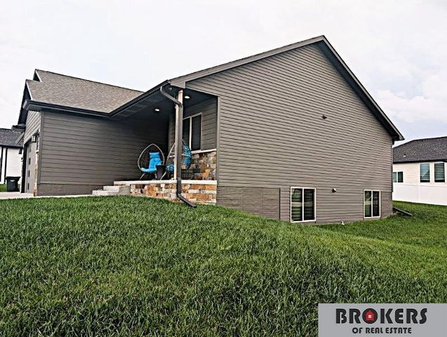1045 N 107 Street, Lincoln, NE 68527