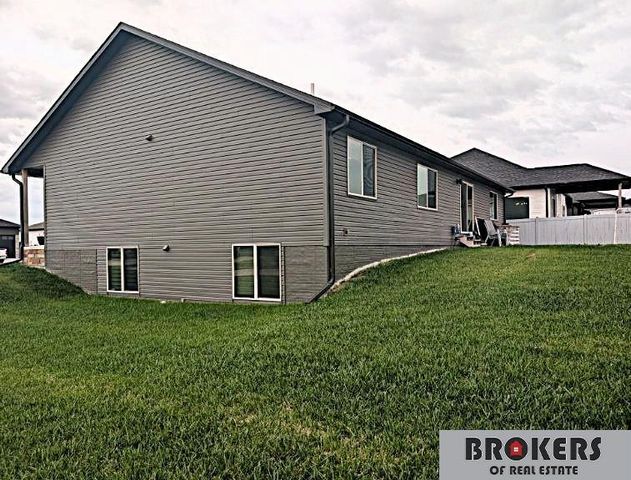 1045 N 107 Street, Lincoln, NE 68527