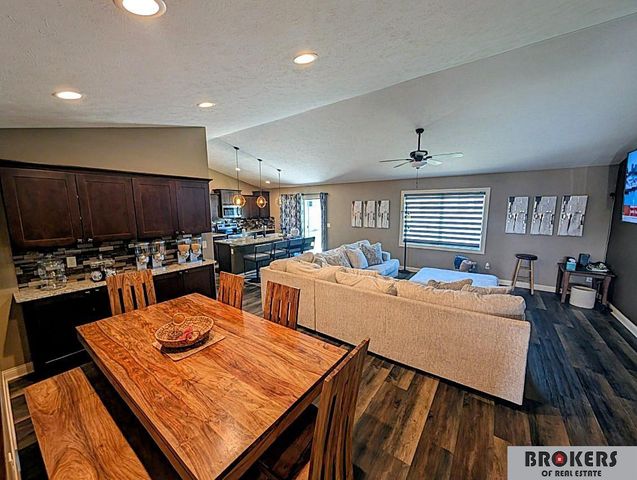 1045 N 107 Street, Lincoln, NE 68527