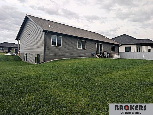 1045 N 107 Street, Lincoln, NE 68527