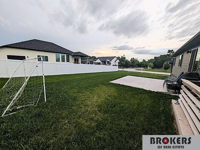 1045 N 107 Street, Lincoln, NE 68527
