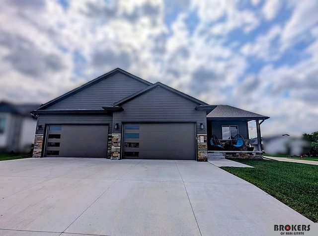 1045 N 107 Street, Lincoln, NE 68527