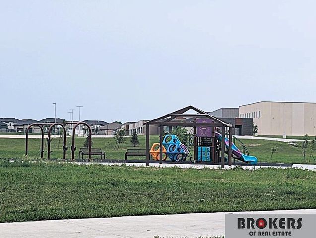 1045 N 107 Street, Lincoln, NE 68527
