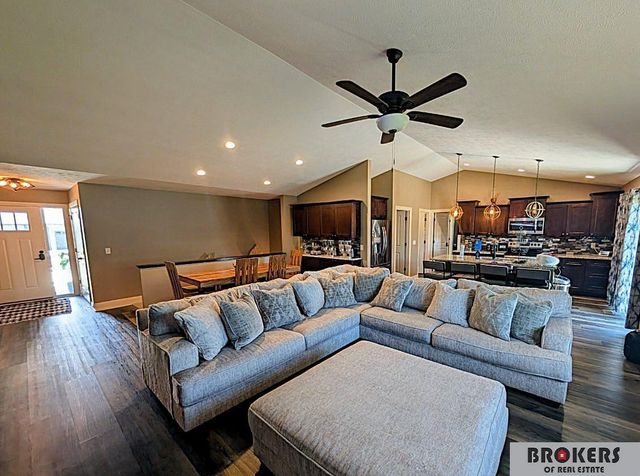 1045 N 107 Street, Lincoln, NE 68527