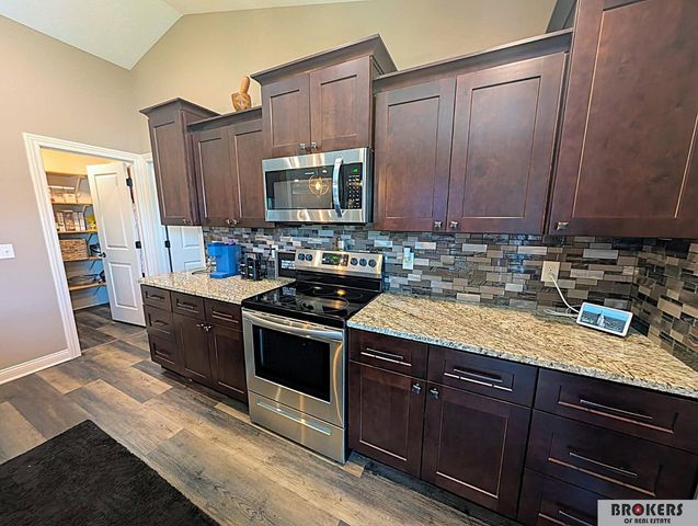 1045 N 107 Street, Lincoln, NE 68527