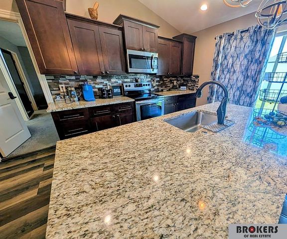 1045 N 107 Street, Lincoln, NE 68527