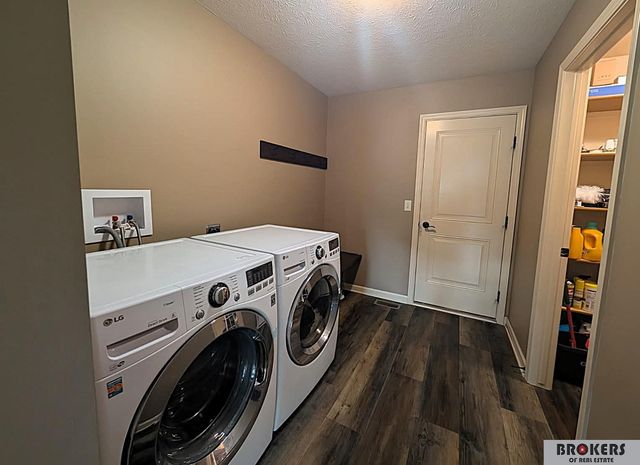 1045 N 107 Street, Lincoln, NE 68527