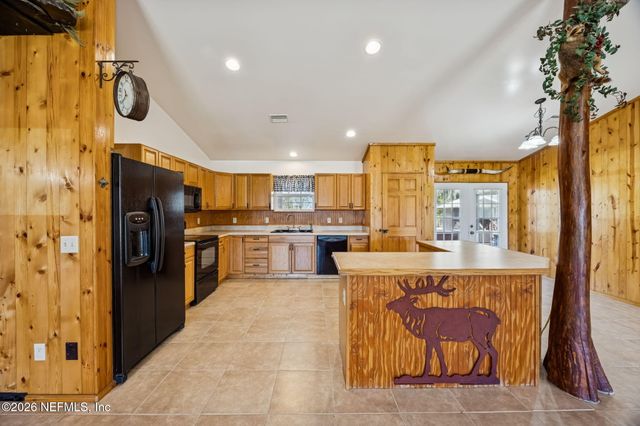 4564 CRAZY HORSE Avenue B, Middleburg, FL 32068