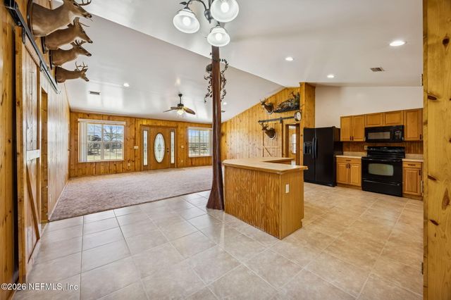 4564 CRAZY HORSE Avenue B, Middleburg, FL 32068