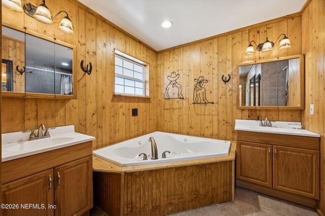 4564 CRAZY HORSE Avenue B, Middleburg, FL 32068