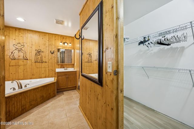 4564 CRAZY HORSE Avenue B, Middleburg, FL 32068