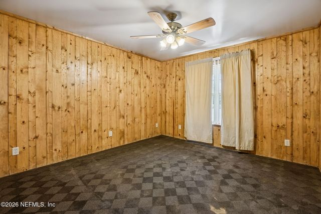 4564 CRAZY HORSE Avenue B, Middleburg, FL 32068