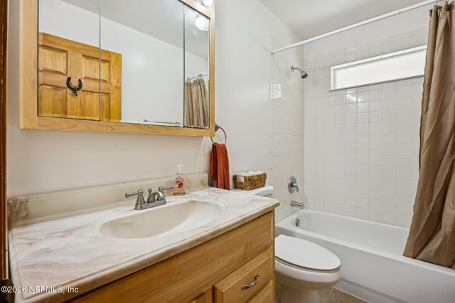 4564 CRAZY HORSE Avenue B, Middleburg, FL 32068