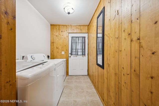 4564 CRAZY HORSE Avenue B, Middleburg, FL 32068