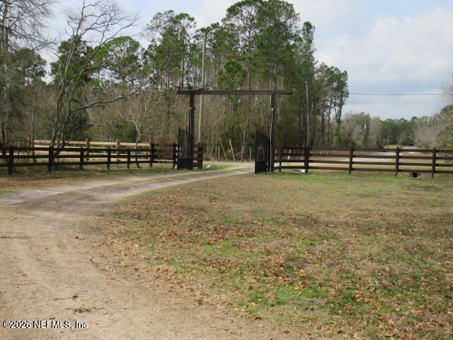 4564 CRAZY HORSE Avenue B, Middleburg, FL 32068